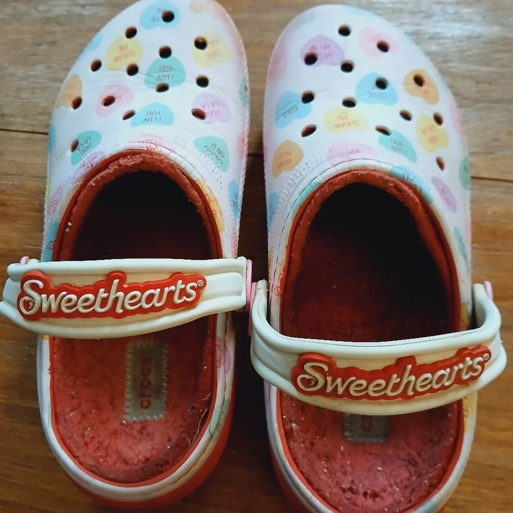Crocs x Sweethearts Shoes Slides Clogs Valentines Kids J3  Lined